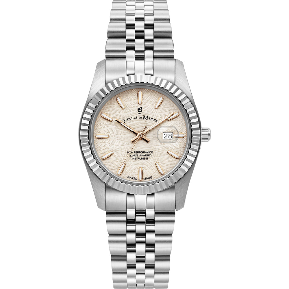 Reloj de acero inoxidable con esfera plateada y detalles dorados, correa de eslabones.