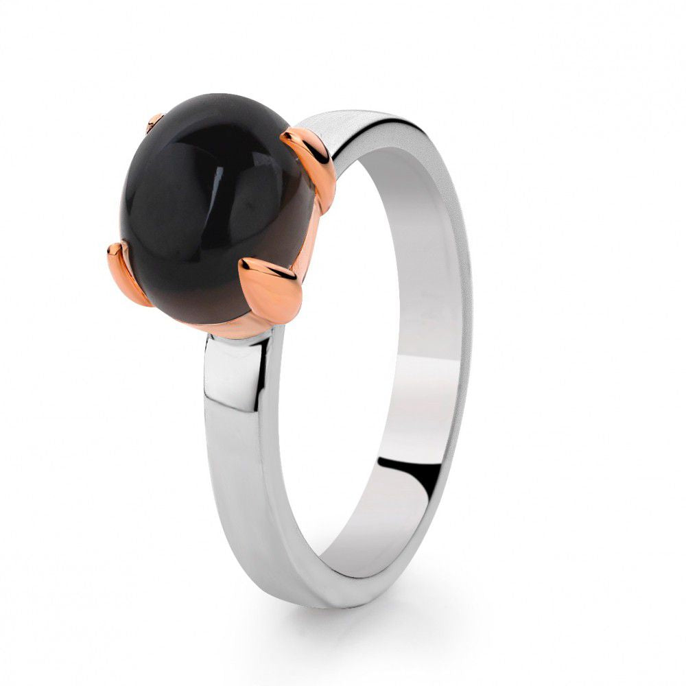 Anillo de plata con cuarzo ahumado y engaste de oro rosado.