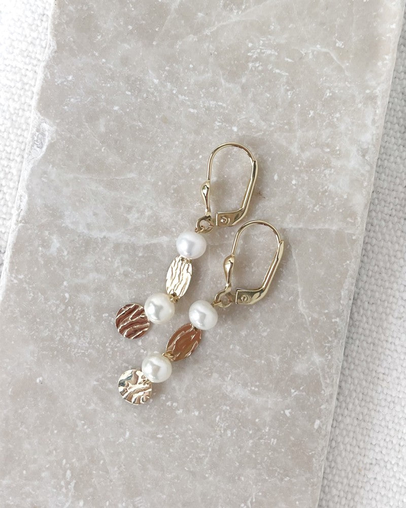 Aros de oro con colgantes largos y perlas – oro amarillo de 14 quilates