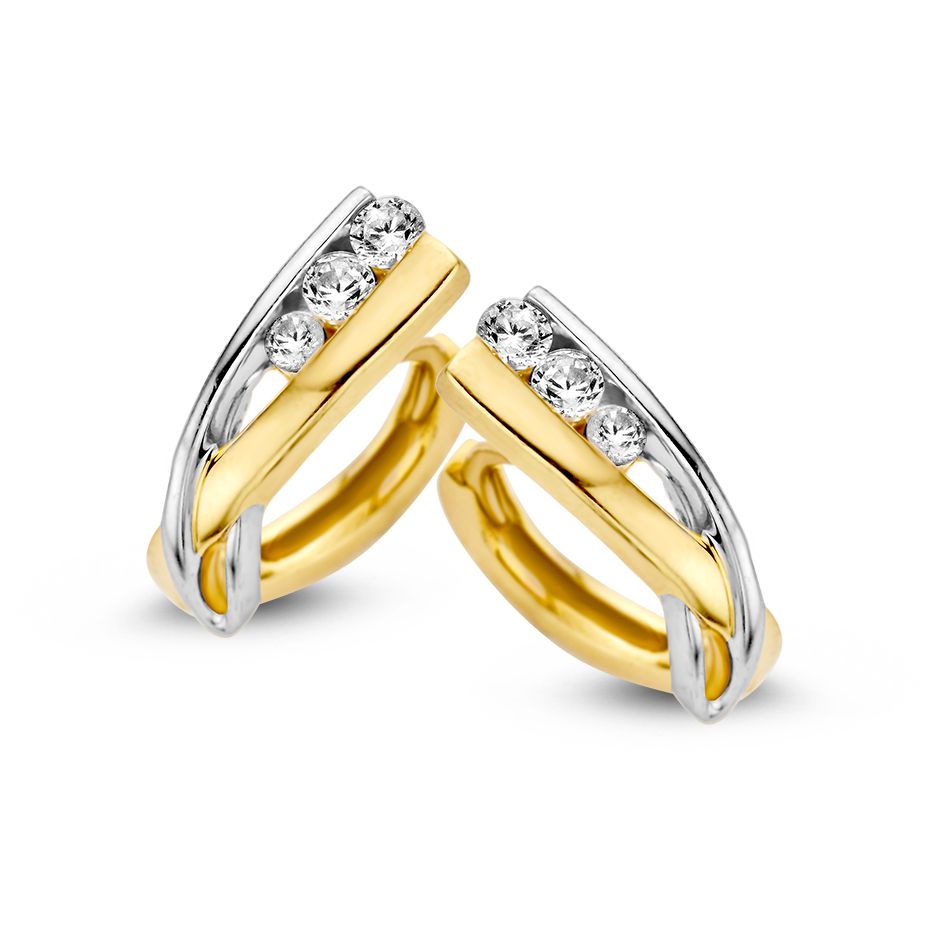 Aros bicolores de oro amarillo y blanco con circonitas, diseño elegante y cierre de presión.