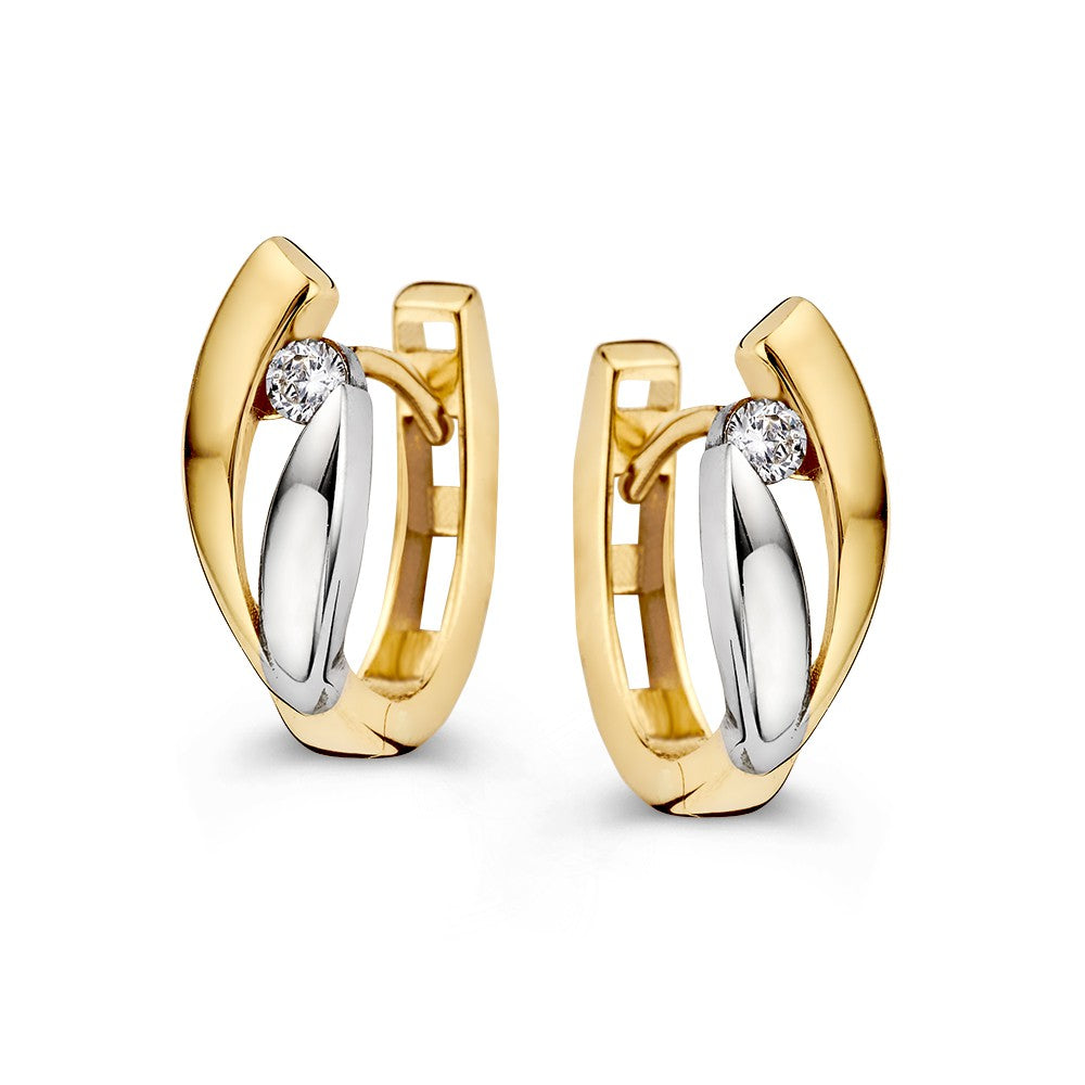 Excellent Jewelry Bicolor Wit- en Geelgouden Oorringen voor dames in 14 karaat, met een modern ineengestrengeld ontwerp en zirkonia-steentje bovenaan elke oorbel.