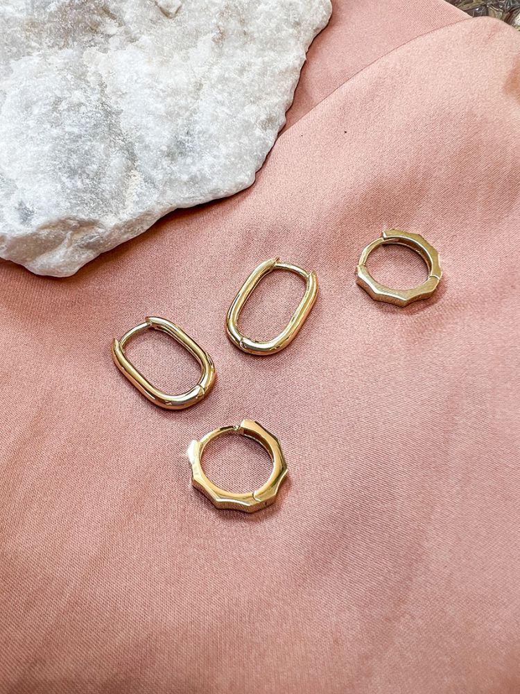 Aros de oro amarillo sutiles – Atemporal y refinado