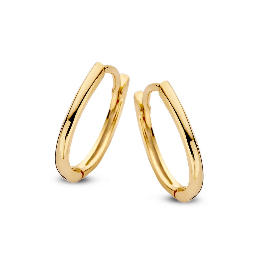 Pendientes de aro ovalados en oro amarillo con un diseño elegante y sutil.