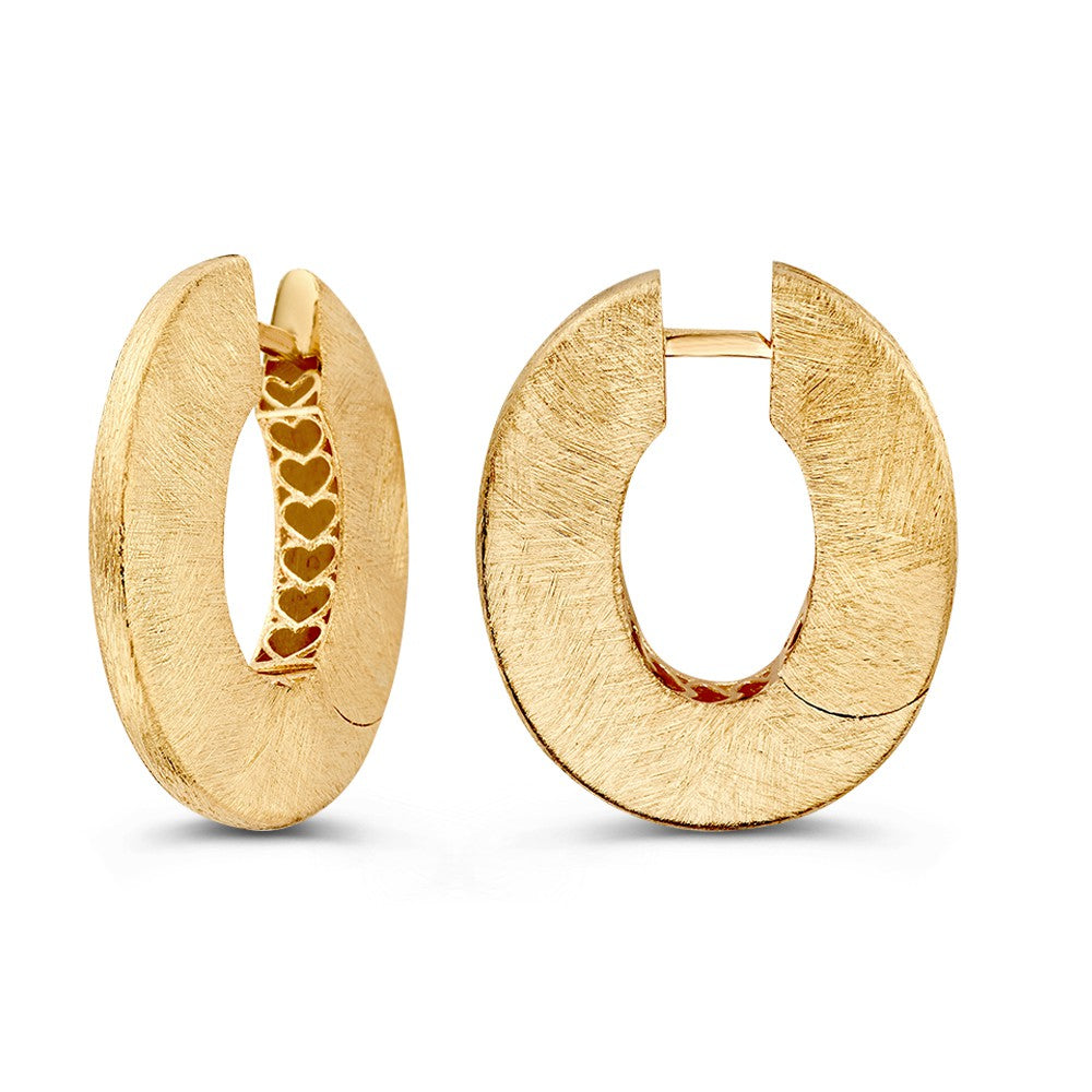 Pendientes de oro amarillo mate con acabado helado en diseño llamativo