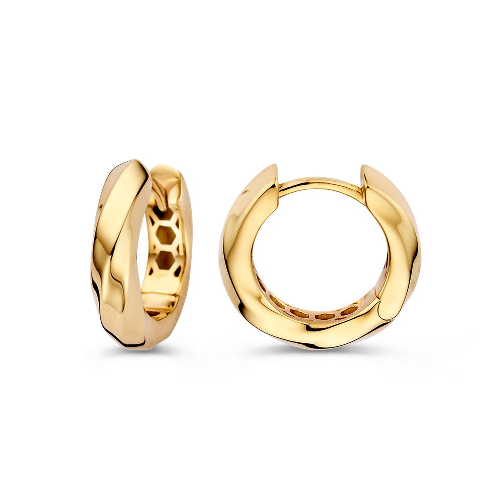 Aros de oro amarillo con banda retorcida – Elegancia atemporal
