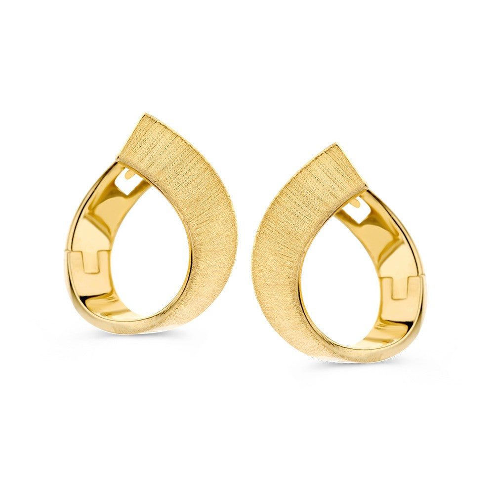 Pendientes de aro en oro amarillo con acabado texturizado y forma de gota.