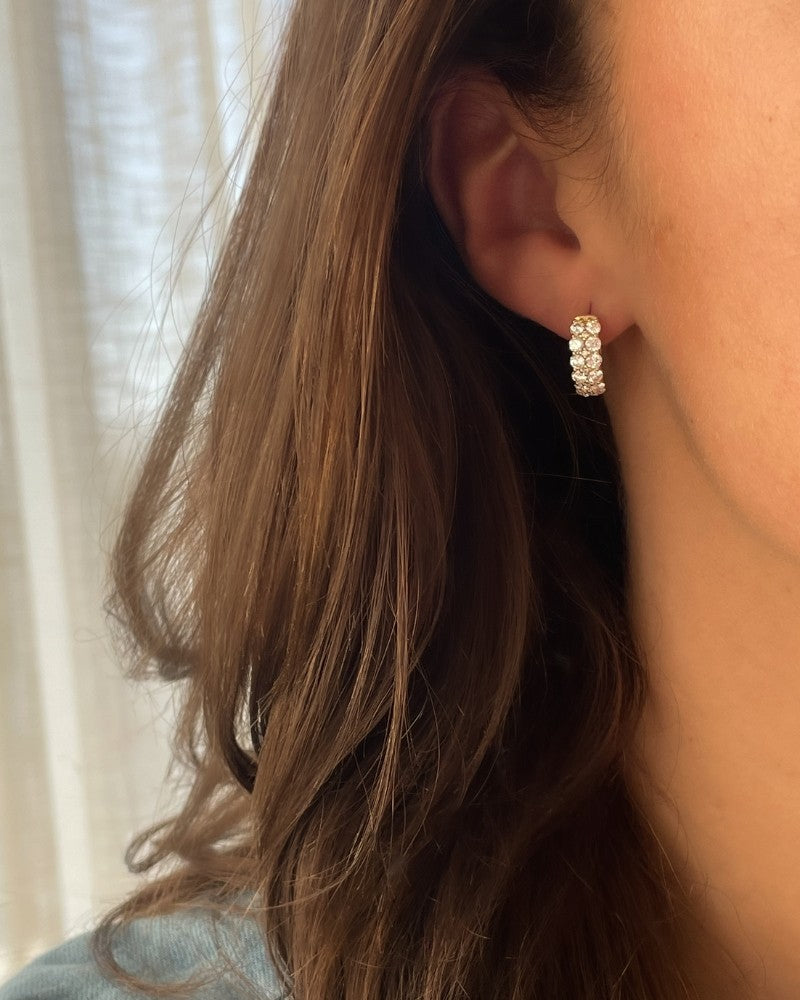 Aros de oro amarillo de lujo con diamantes brillantes en engaste pavé 1,72 crt.