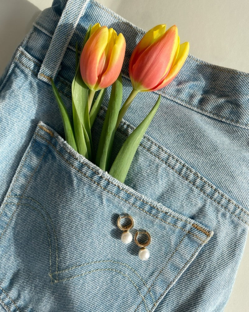 Elegantes Aros de Oro Amarillo con Perlas Redondas