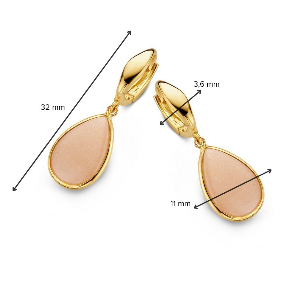Aros de oro amarillo con colgantes de piedra lunar rosa – Un aspecto sutil y cautivador