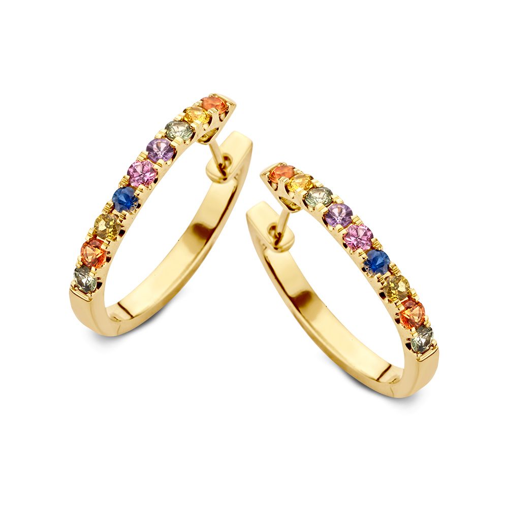 Aros de oro amarillo con zafiros de colores en un diseño semicircular.