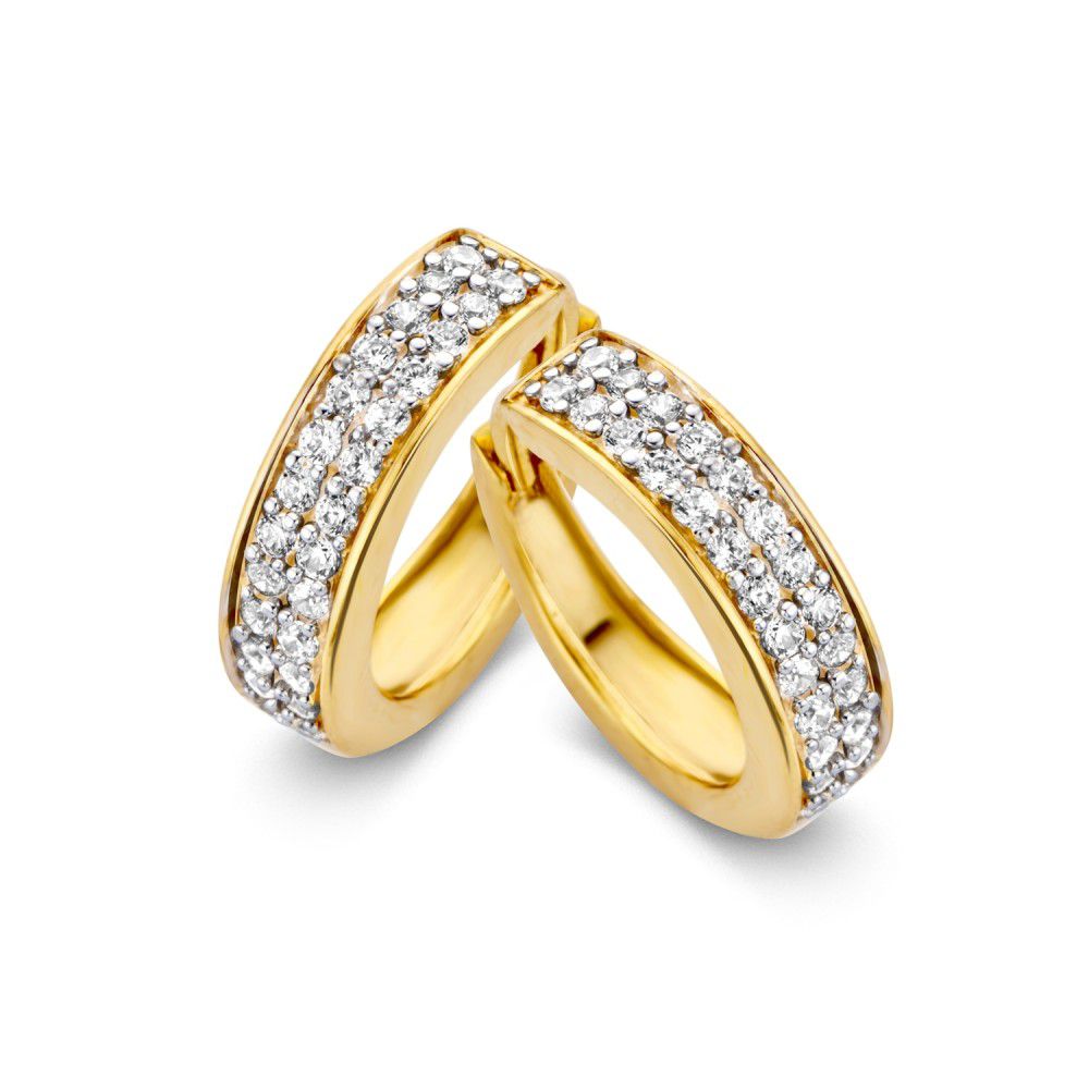 Aros de oro amarillo con circonitas en engaste pavé, diseño elegante y brillante.