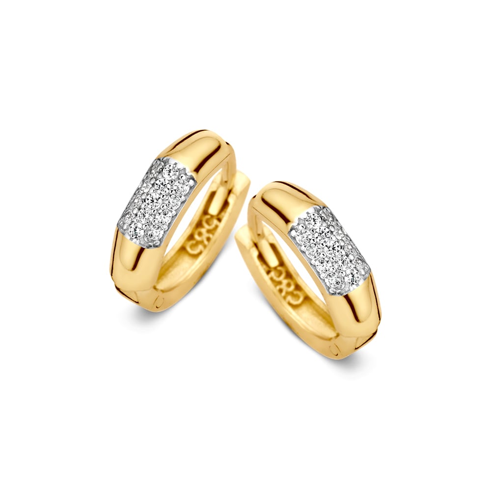 Aros de oro amarillo con pavé de circonitas, diseño moderno y elegante.