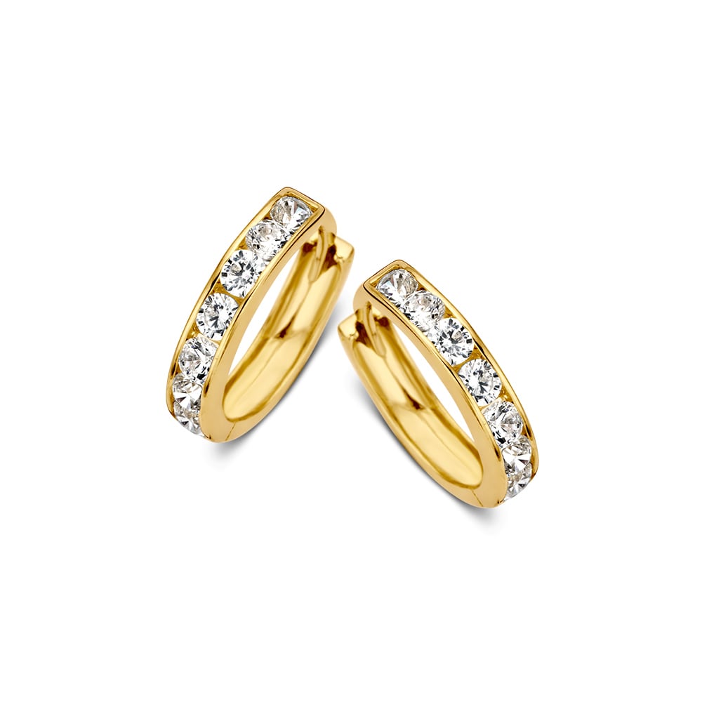 Aros de oro amarillo elegantes con circonitas en engaste de riel, diseño atemporal.