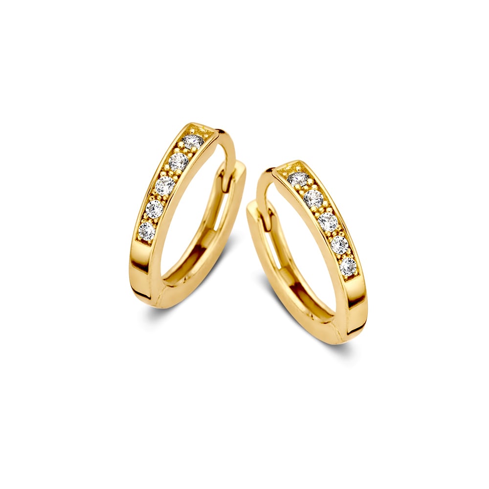 Aros de oro amarillo con circonitas, diseño sencillo y elegante, perfectos para el uso diario.