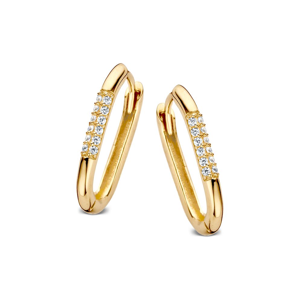 Aros de oro amarillo con forma ovalada y zirconias, de 14 quilates.
