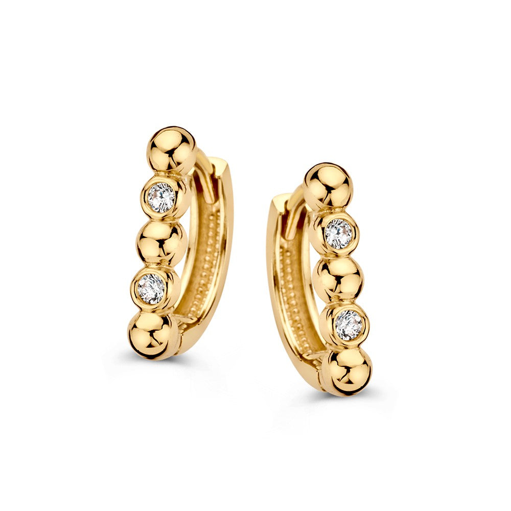 Aros de oro amarillo modernos con circonitas en diseño minimalista.