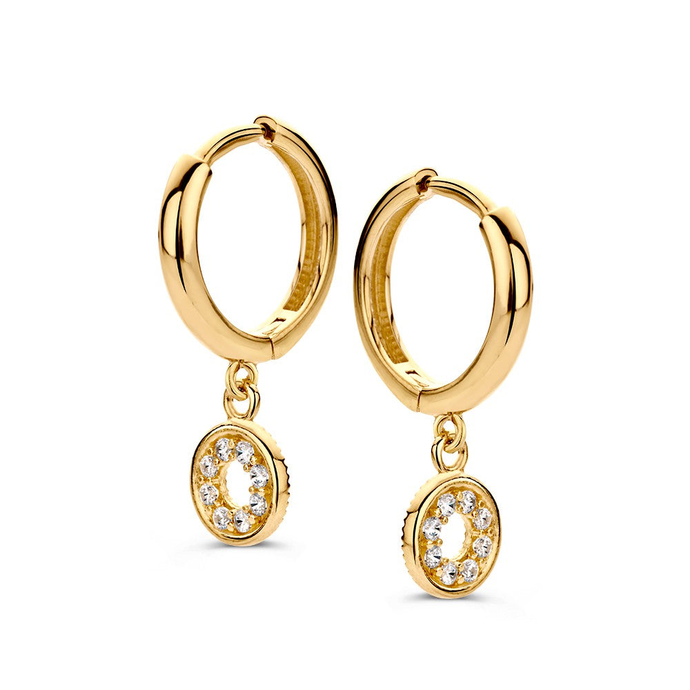 Aros de oro amarillo refinados con colgantes de zirconia.