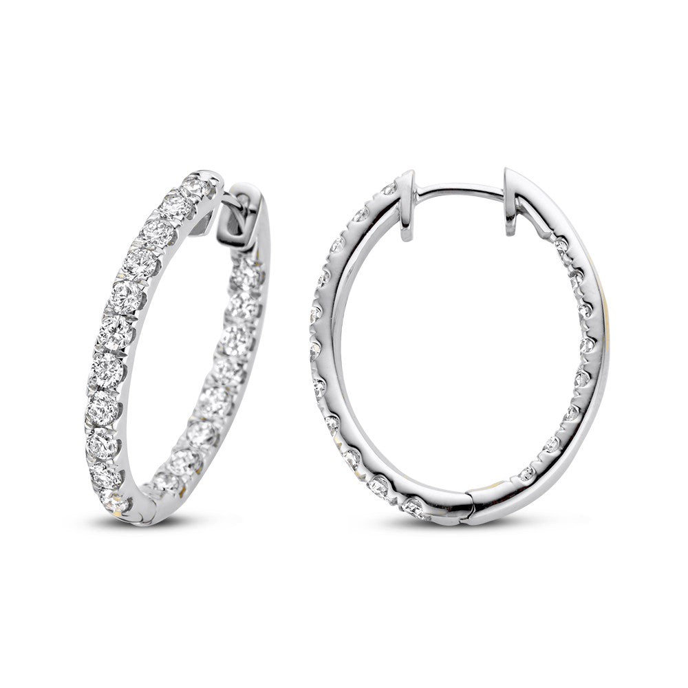 Aros de oro blanco con diamantes, diseño ovalado y brillante, con un total de 2,00 crt.