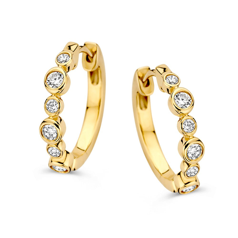 Aros de oro amarillo con diamantes de 0,40 quilates, diseño circular y brillante.