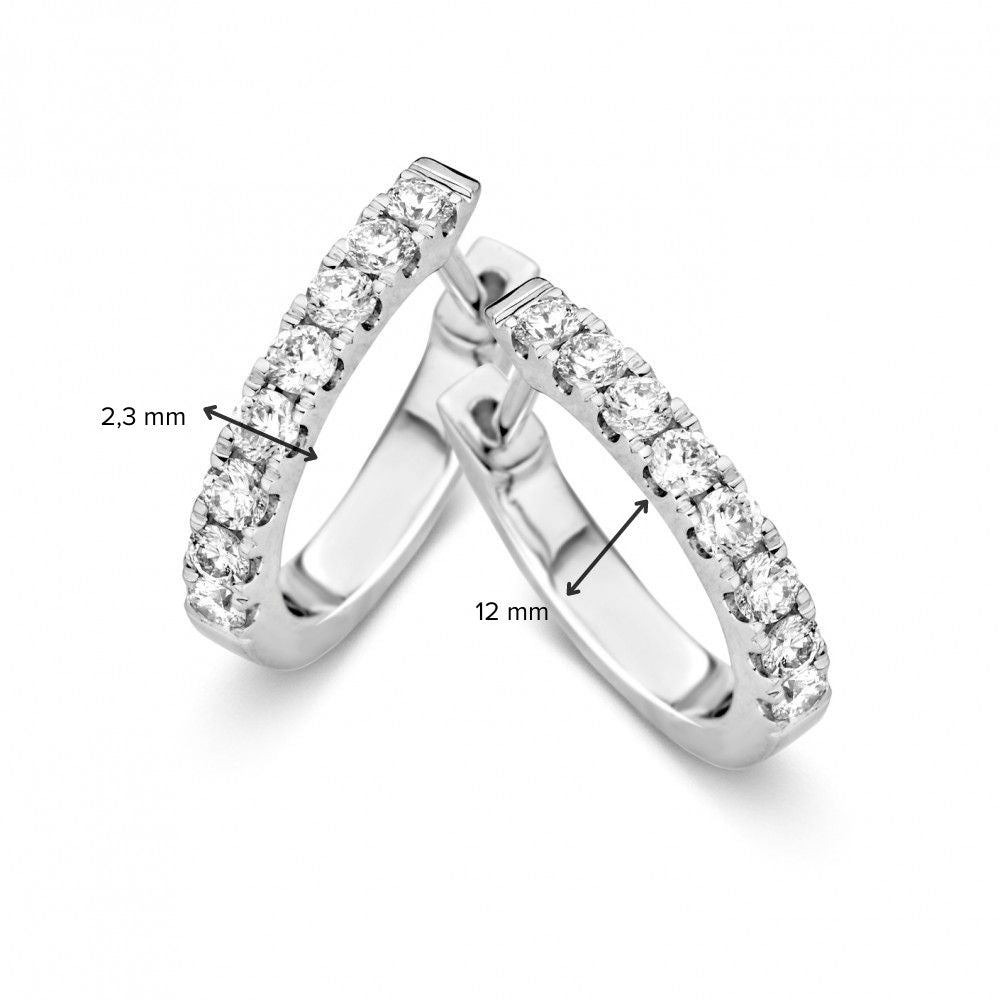 Aros de oro blanco con brillante en engaste chatón ajustado – 0,75 crt, 18 brillantes