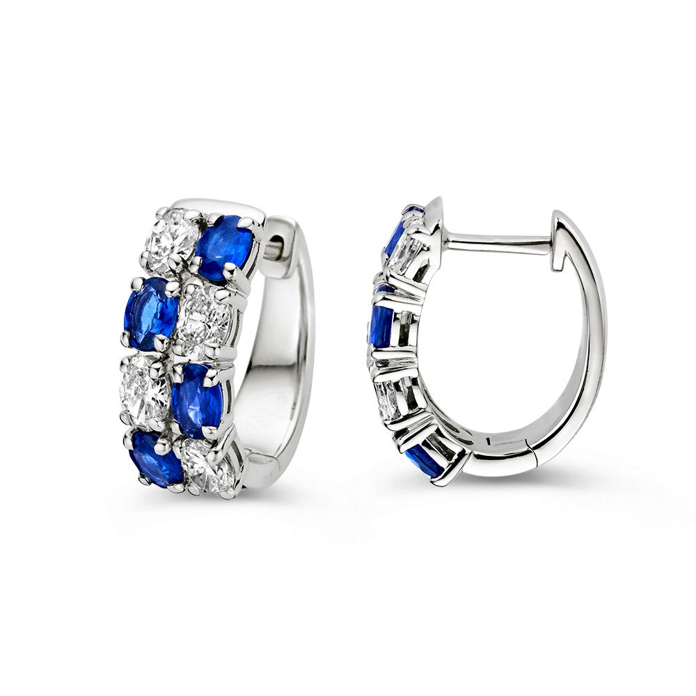 Aros de oro blanco con zafiros azules tallados en óvalo y diamantes – 1,60 crt zafiro, 1,20 crt diamante