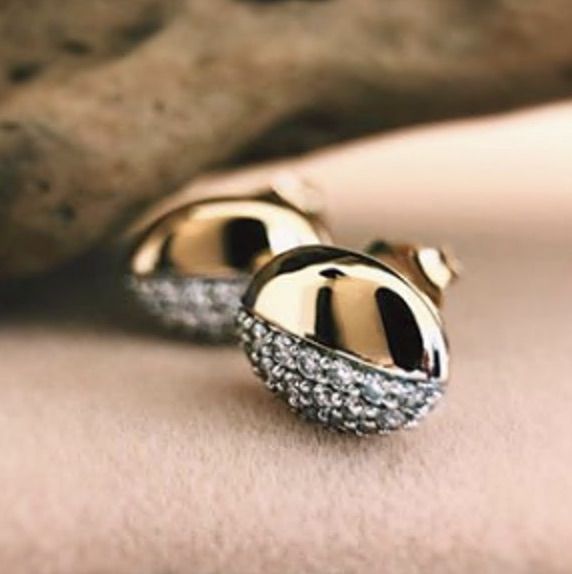 Pendientes de botón bicolor de oro con diamantes brillantes de 0,30 ct