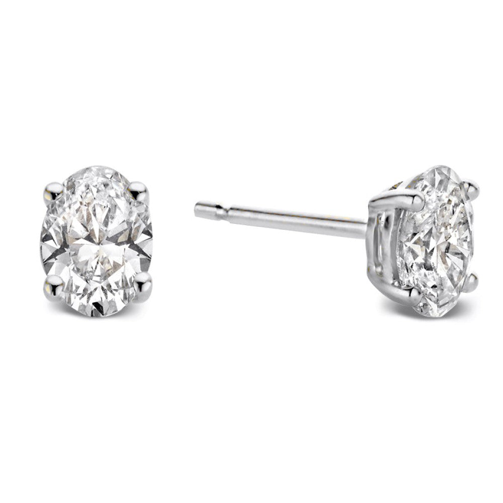 Pendientes de oro blanco con diamantes de 1,00 ct en forma ovalada.