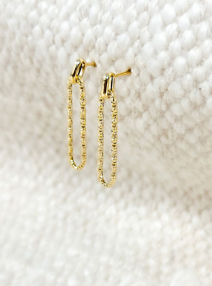 Pendientes de oro amarillo con eslabón de clip de papel trabajado en oro de 14 quilates