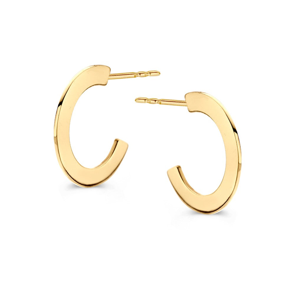 Aros de oro amarillo de 14 quilates con diseño plano y elegante.