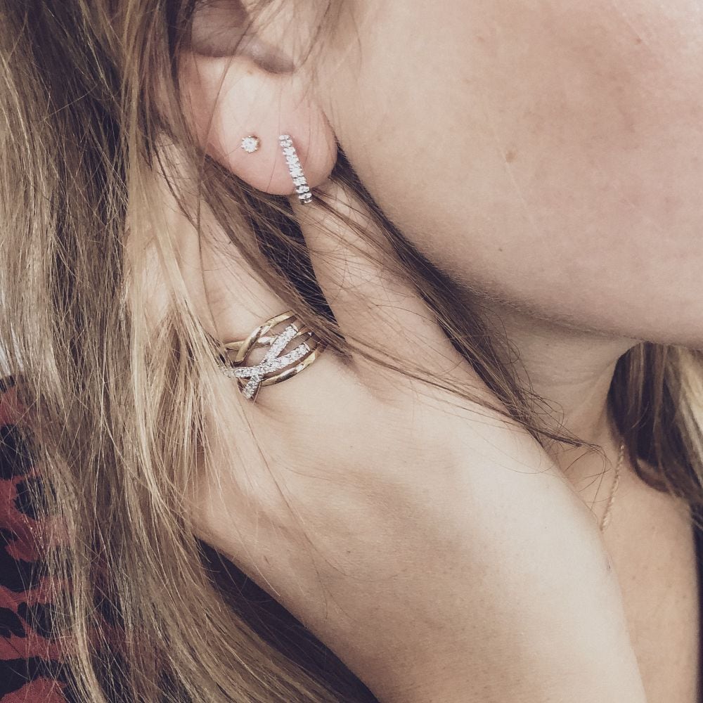 Pendientes de solitario en oro amarillo con brillante en engaste de seis garras – 14 quilates de oro