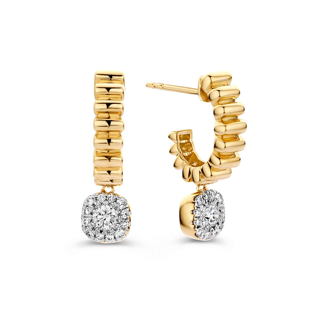 Pendientes de oro juguetones con acabado estriado y colgantes de diamantes brillantes