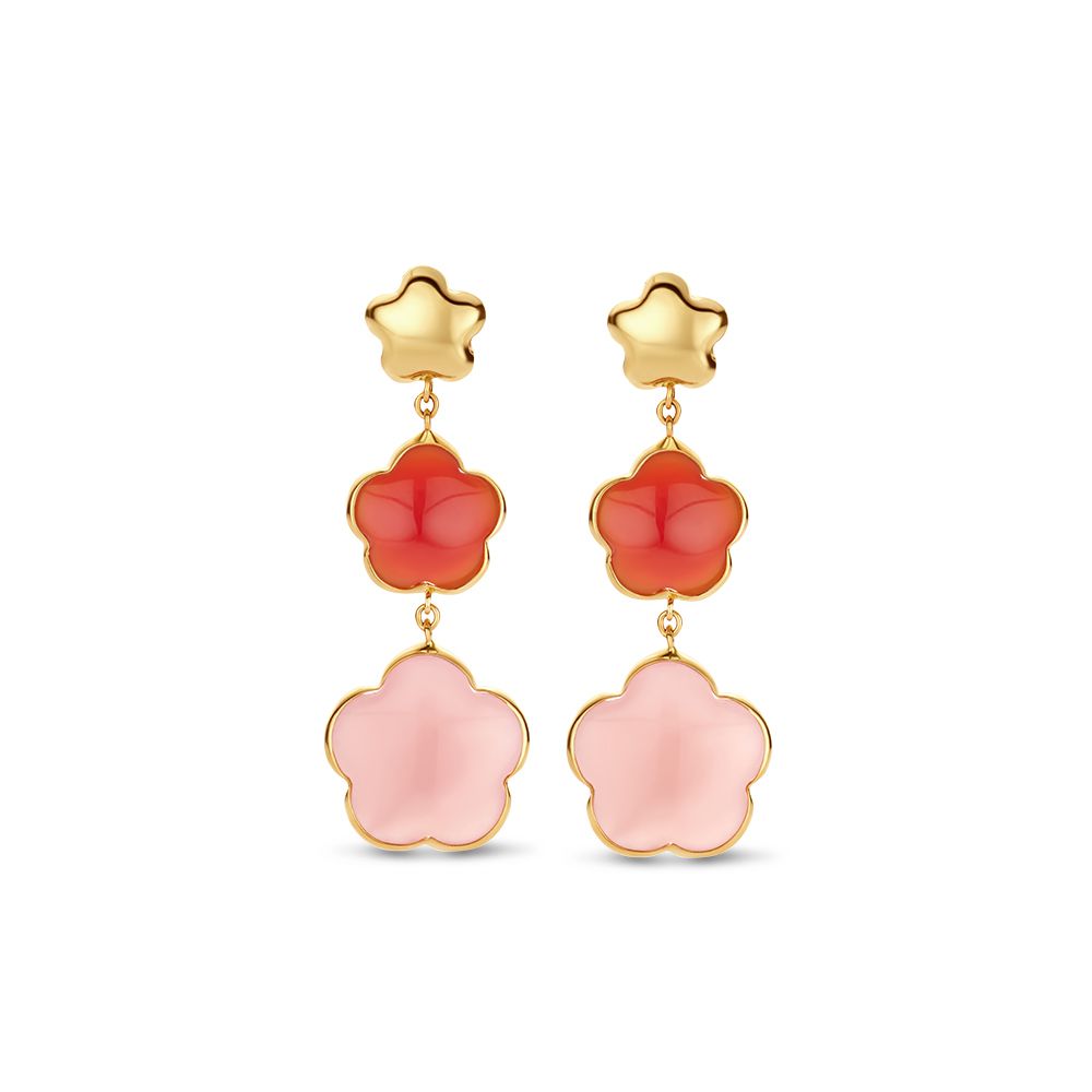 Pendientes largos de oro amarillo con forma de flor, adornados con carnelian roja y calcedonia rosa.