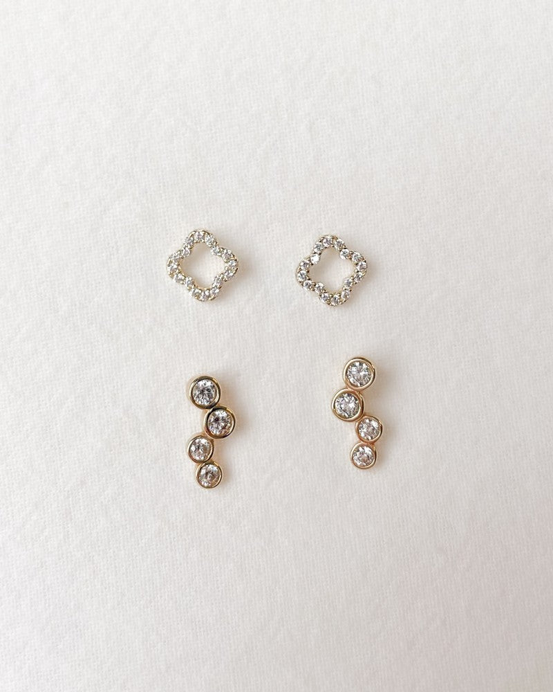 Pendientes de oro amarillo en forma de flor abierta con circonitas – 14 quilates, lujo sutil