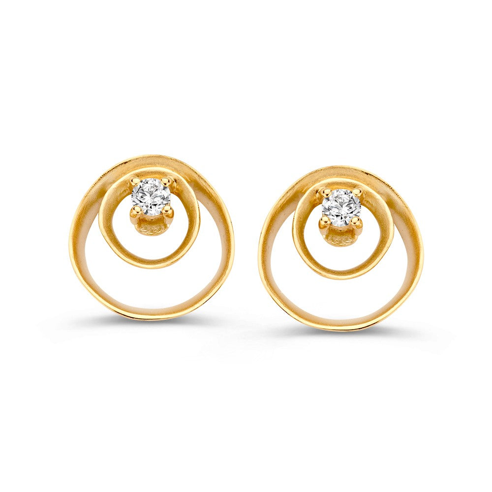 Pendientes de oro amarillo mate con forma orgánica y circonitas brillantes.