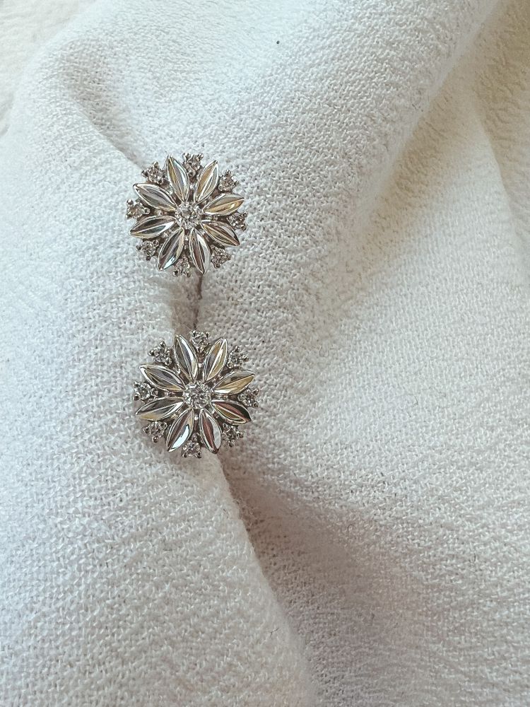 Aros de oro blanco con diamante - 14 quilates, corte brillante, lujo sutil