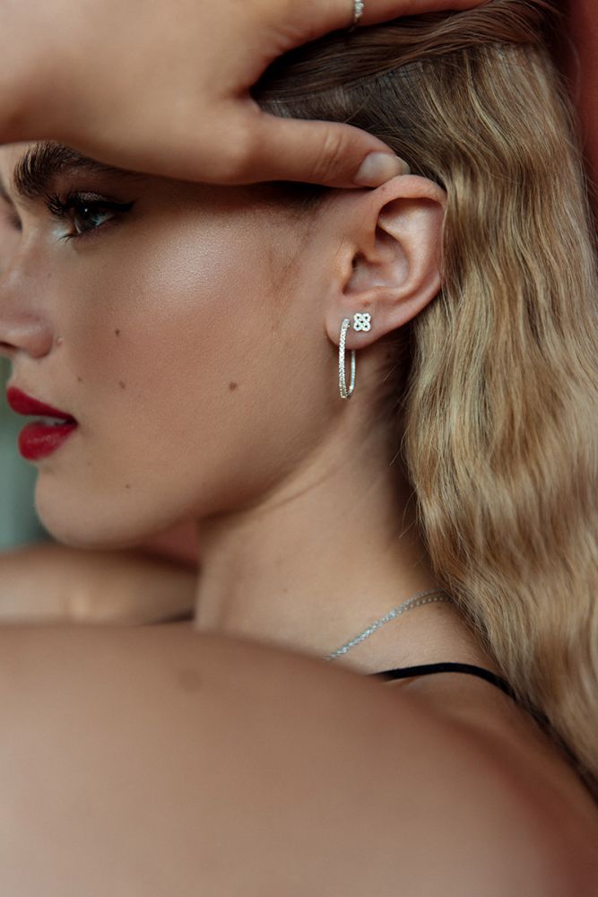 Aros de oro blanco con diamante – 14 quilates, 0.14 ct brillante