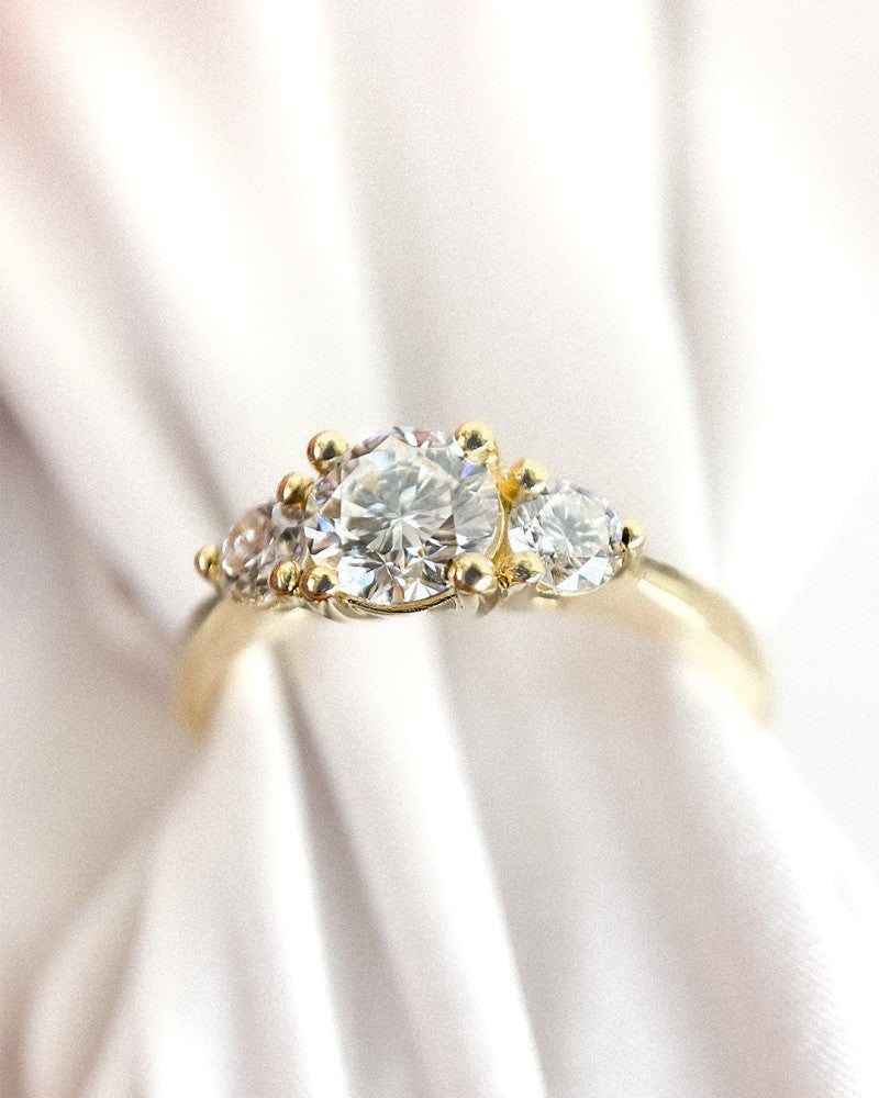 Anillo Alix 0,75 crt. oro amarillo