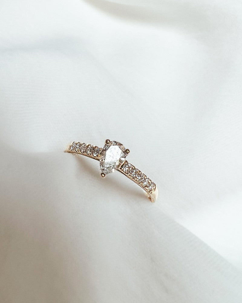 Anillo Ava Royal 0,75 crt. oro amarillo