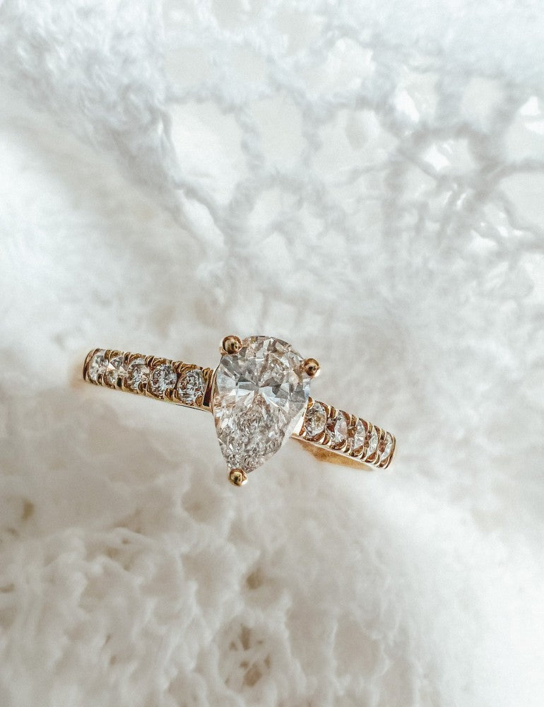 Anillo Ava Royal 0,75 crt. oro amarillo
