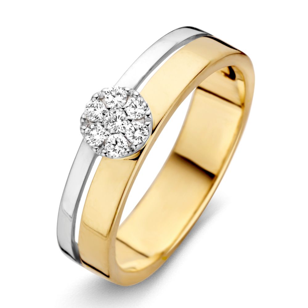Anillo de diseño cruzado en oro amarillo y blanco de 14K con diamantes brillantes.