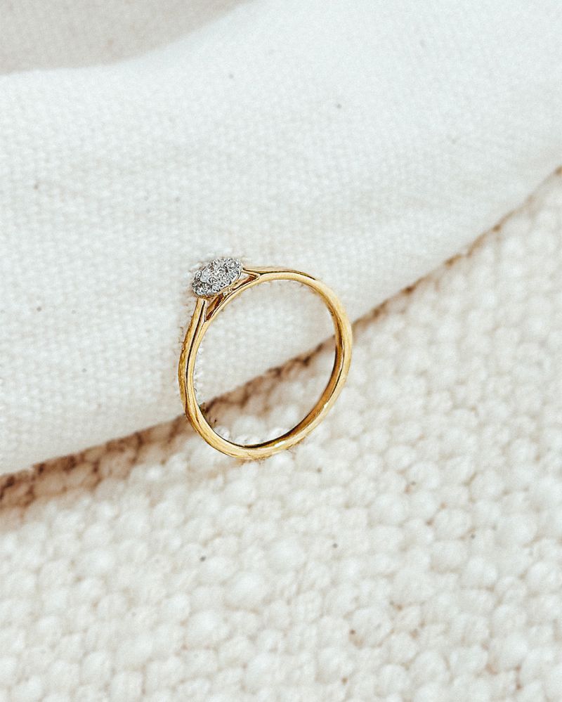 Anillo de mujer de oro amarillo y oro blanco con 0.15 ct de diamantes brillantes