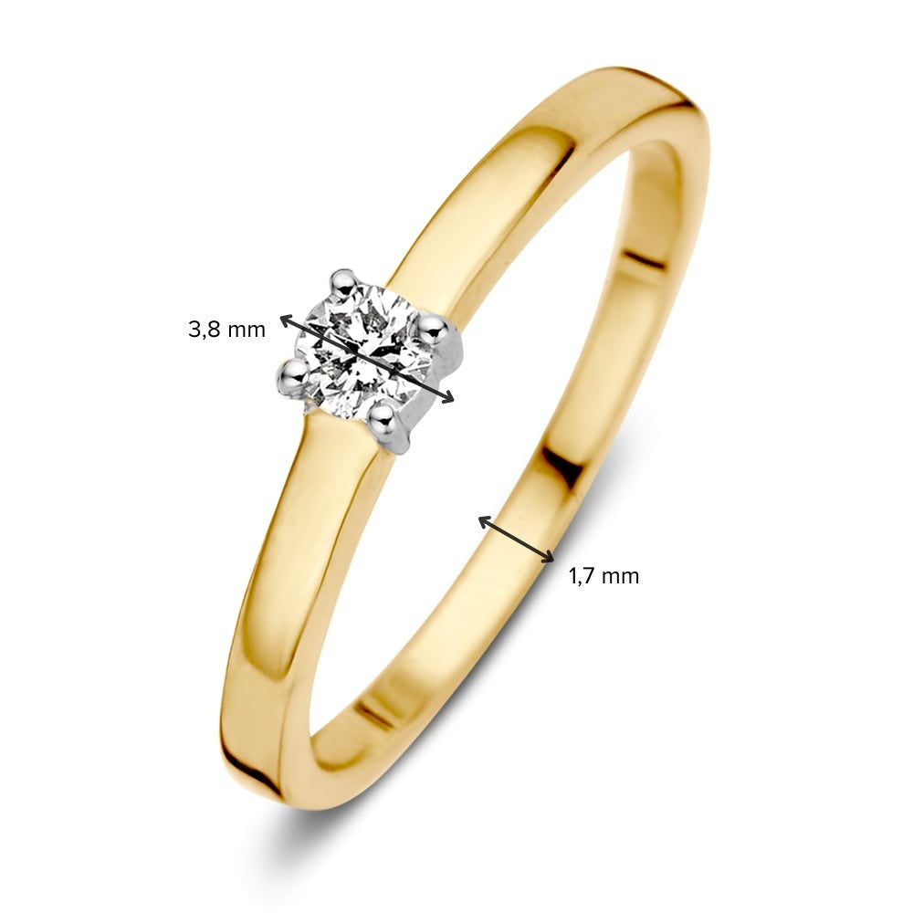 De Excellent Jewelry 14K bicolor geel- en witgouden gekruiste damesring heeft een 0,16 ct briljant diamant in een witgouden vierpoot chaton en een band van 1,7 mm breed.