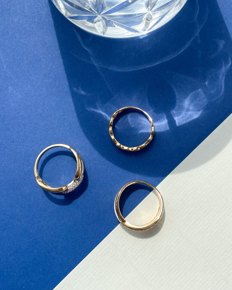 Anillo bicolor de oro amarillo y oro blanco con diamante brillante – 0,22 ct