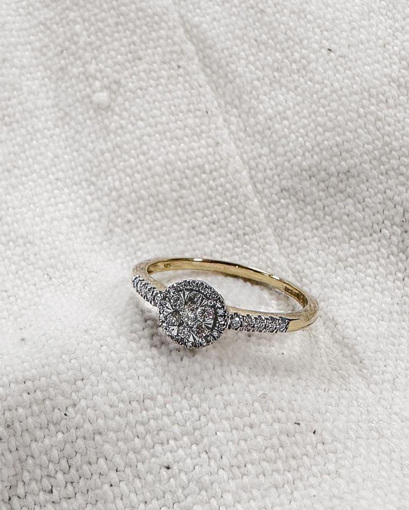 Anillo de mujer bicolor de diamantes con diamante ovalado de 0.24ct en oro amarillo/oro blanco de 14 quilates