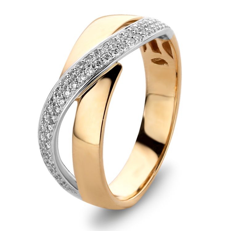 Anillo bicolor con diamantes de 0.26 quilates, con acabado pulido en oro amarillo y blanco.