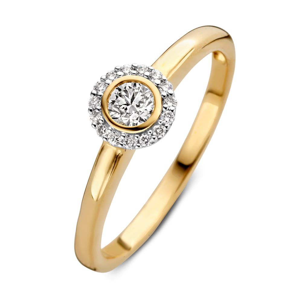 Anillo de oro amarillo elegante con diamantes, centro redondo y detalles brillantes.