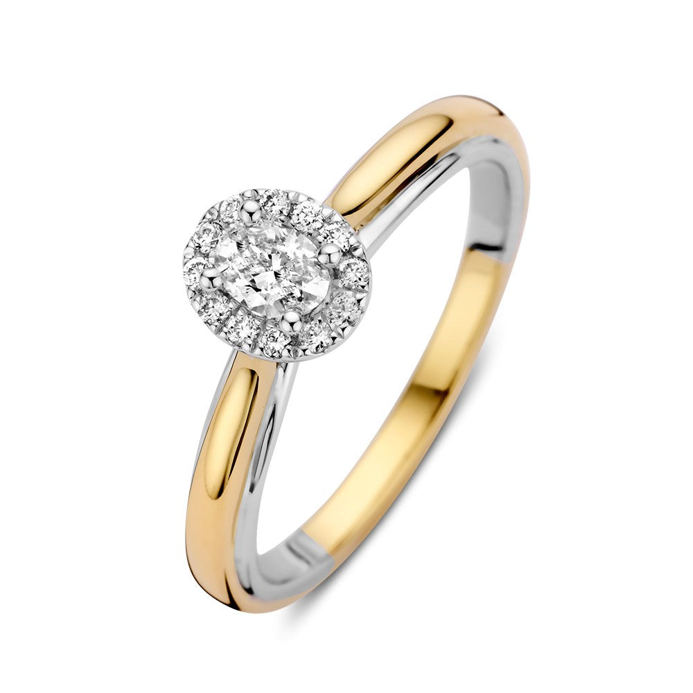 Anillo bicolor de oro de 14k con centro de diamante ovalado en engaste de entourage.