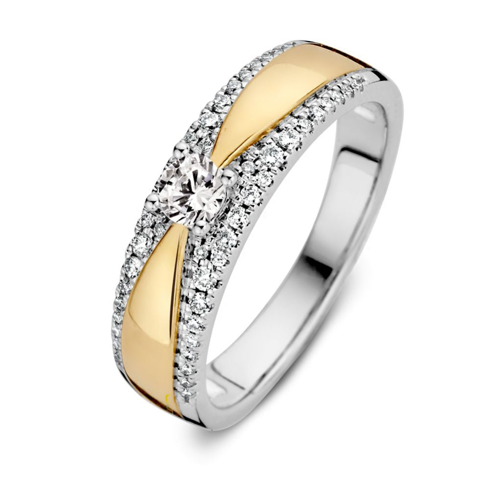 Anillo bicolor de oro amarillo y blanco para dama con diamante de 0.40 ct y detalles brillantes.