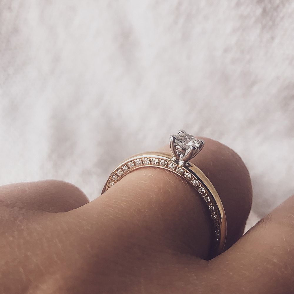 Anillo bicolor brillante 0.44 crt.