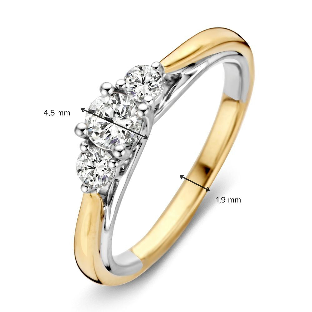 The Excellent Jewelry Bicolor Geel- en Witgouden Damesring met Diamant (0.51 crt) - 14 karaat heeft drie diamanten in rij, met een centrale diamant van 4,5 mm en een elegante band van 1,9 mm bij de zetting. Perfect voor elke gelegenheid.
